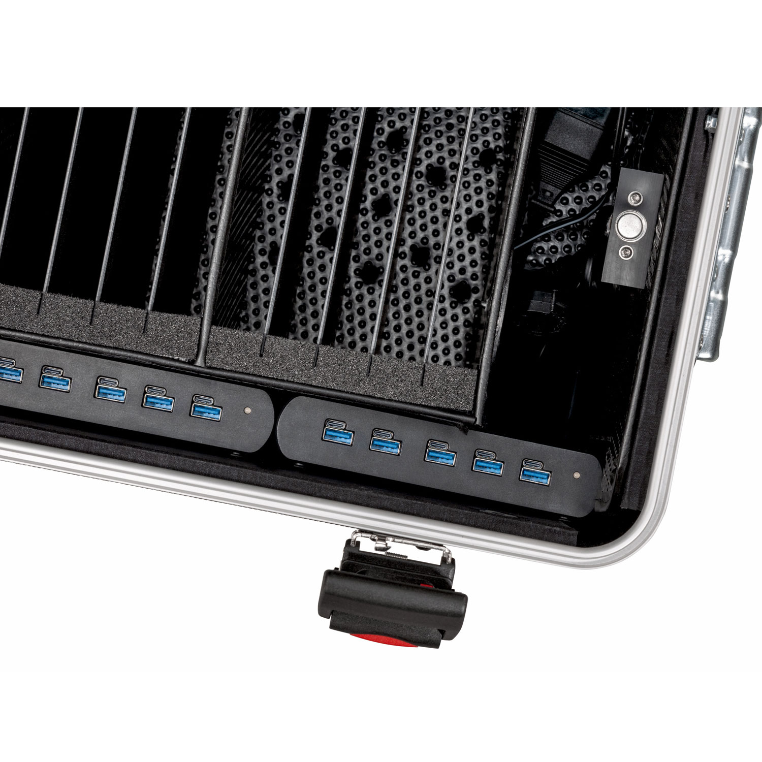 Intérieur de la valise Paraproject Micro Case TC15 avec des compartiments pour tablettes et des ports de recharge USB-A et USB-C