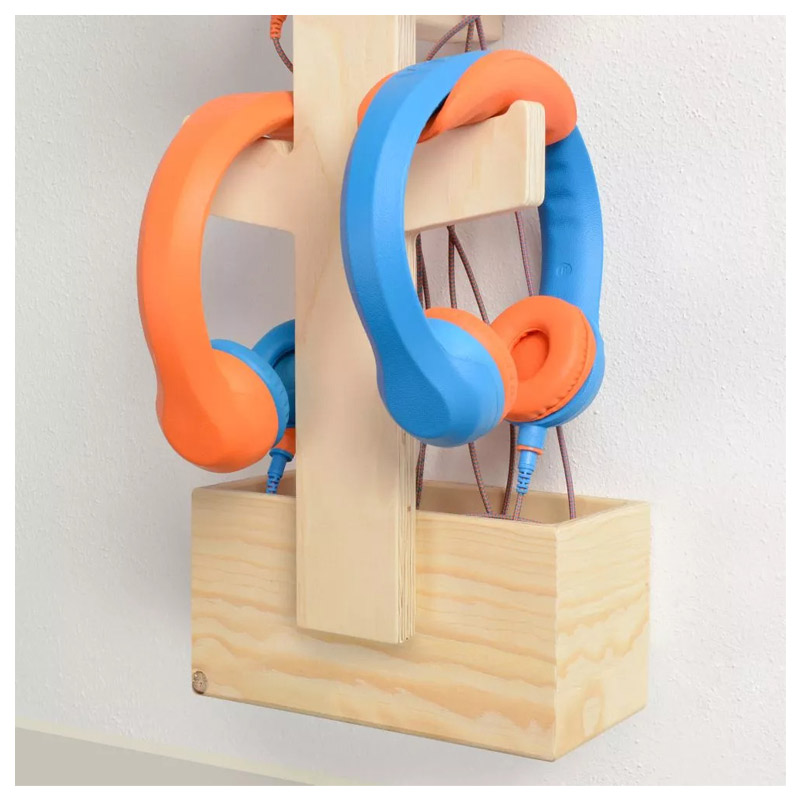 Support mural en bois avec rangement intégré et deux casques audio KidsCover orange et bleu